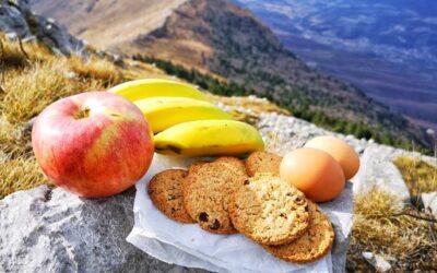 Alimentación Durante un Trekking Corto: Consejos para Personas Mayores de 50 Años