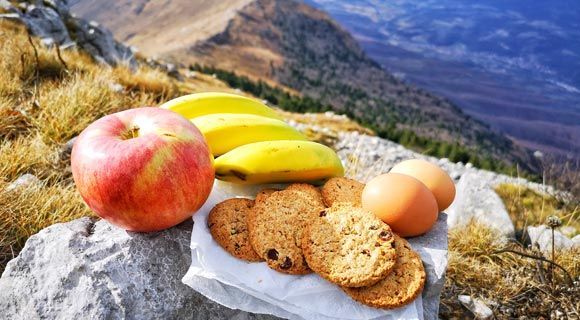 Alimentación Durante un Trekking Corto: Consejos para Personas Mayores de 50 Años